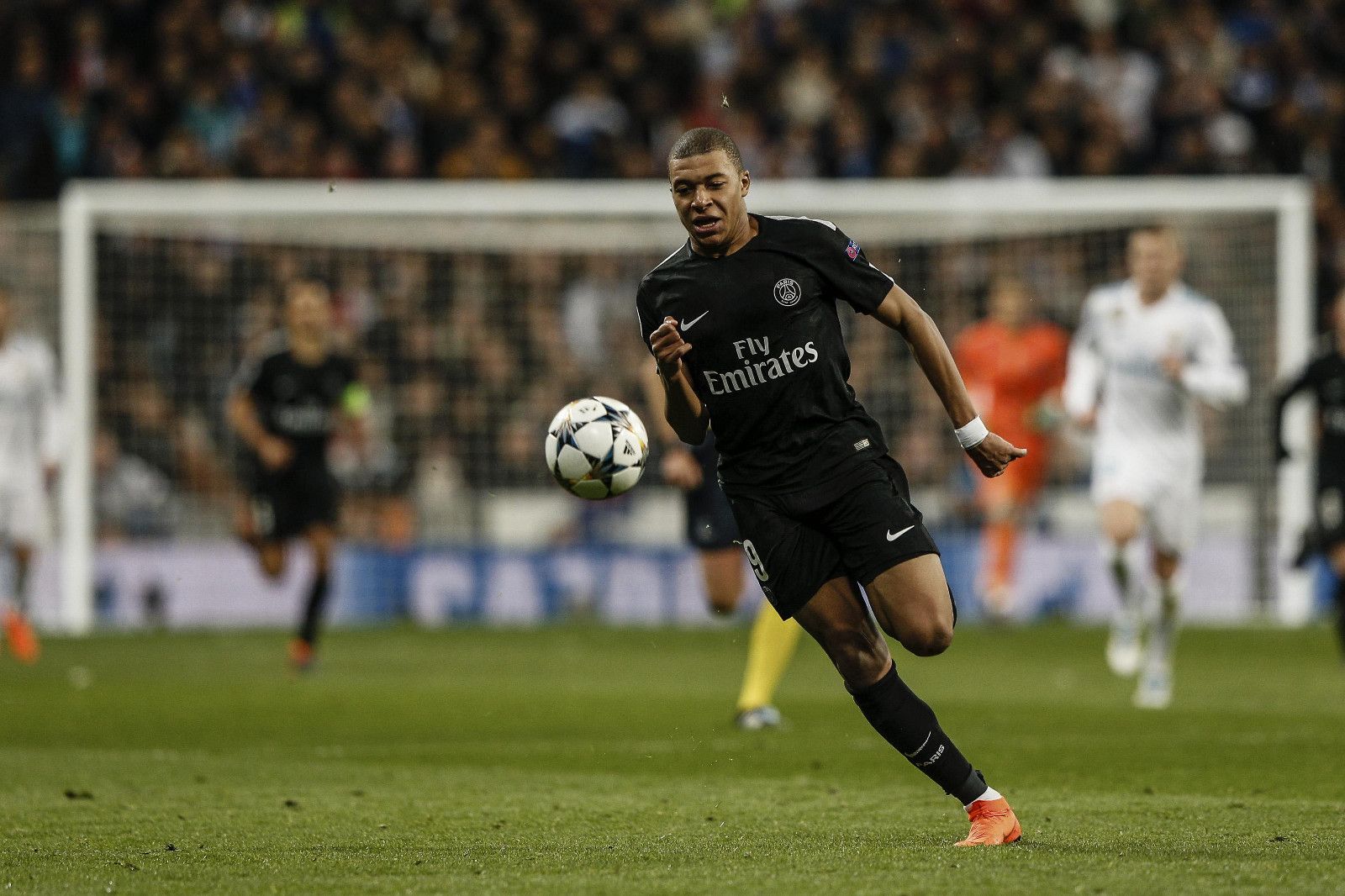 天生赢家，魔术师已以不同身份斩获包括篮球、足球和棒球共18座冠军（魔术师以多重身份横跨篮足棒，已揽18座冠军）