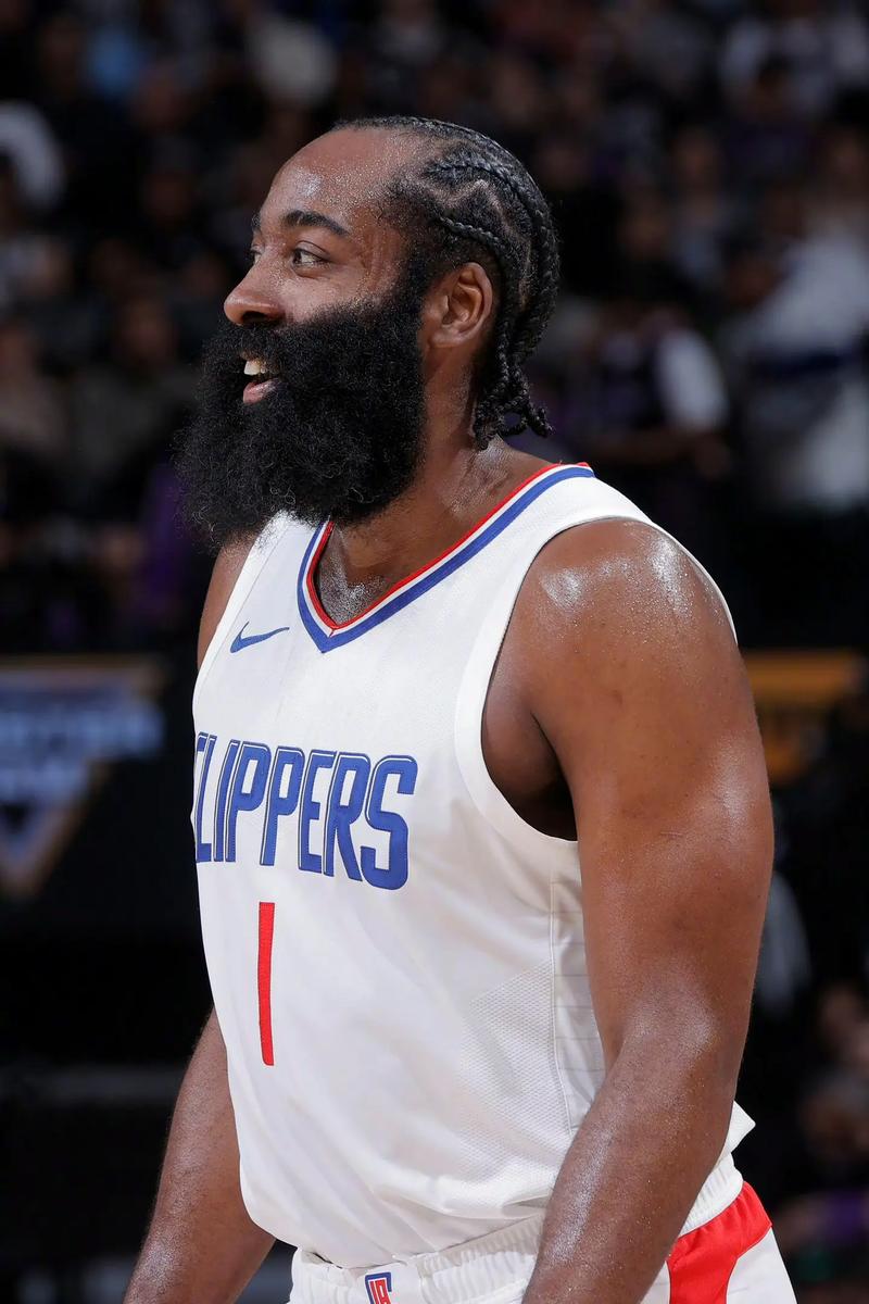 米体：专家无法找到邓弗里斯脚踝疼痛原因，检查并未发现损伤（米体：邓弗里斯脚踝疼痛成谜，检查结果显示无损伤）