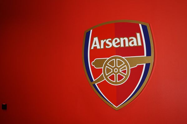 杜兰特超神表现率队逆转取胜（杜兰特神勇爆发带队上演逆转胜）