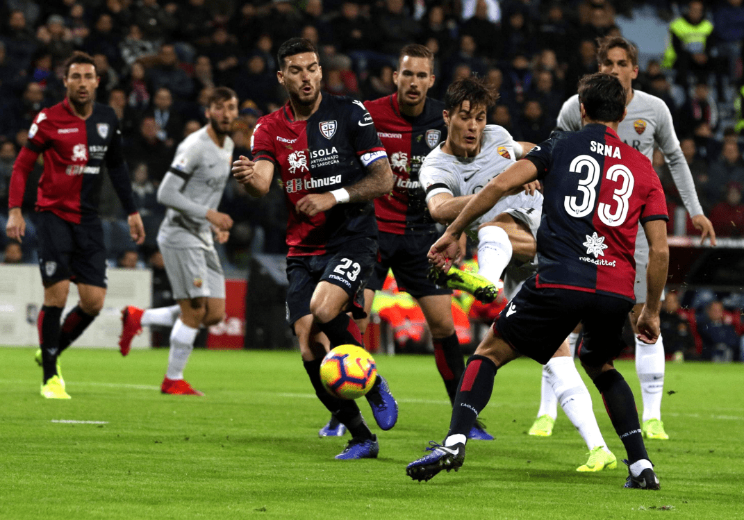 追星现场？这才是真正的双向奔赴！残特奥会赛场上，观众围着运动员们要签名！（这才是双向奔赴！残特奥会赛场成“追星”现场，观众争相向运动员要签名）