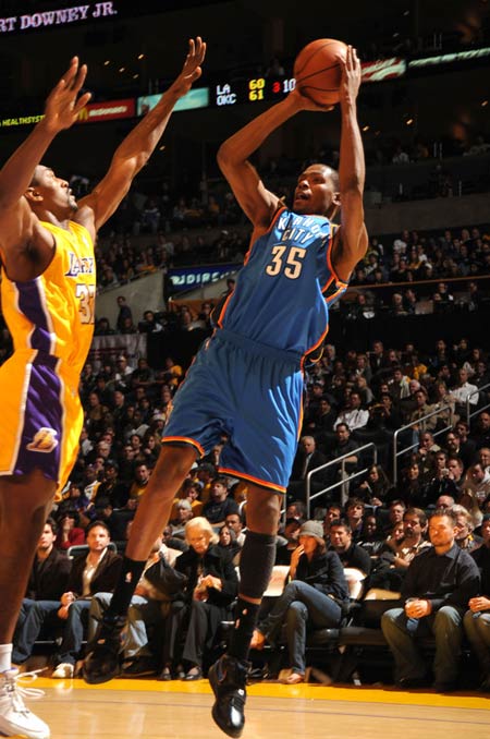 队报：戴尔上周末在训练中再次拉伤肌肉，缺席时间尚未知（队报：戴尔上周末训练再度肌肉拉伤，复出时间未定）