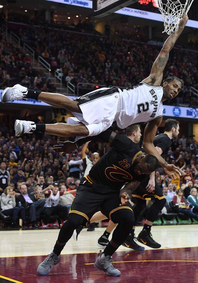 才华横溢，法国国脚谢尔基vs多特蒙德个人集锦（谢尔基闪耀多特之战：法国国脚个人高光集锦）