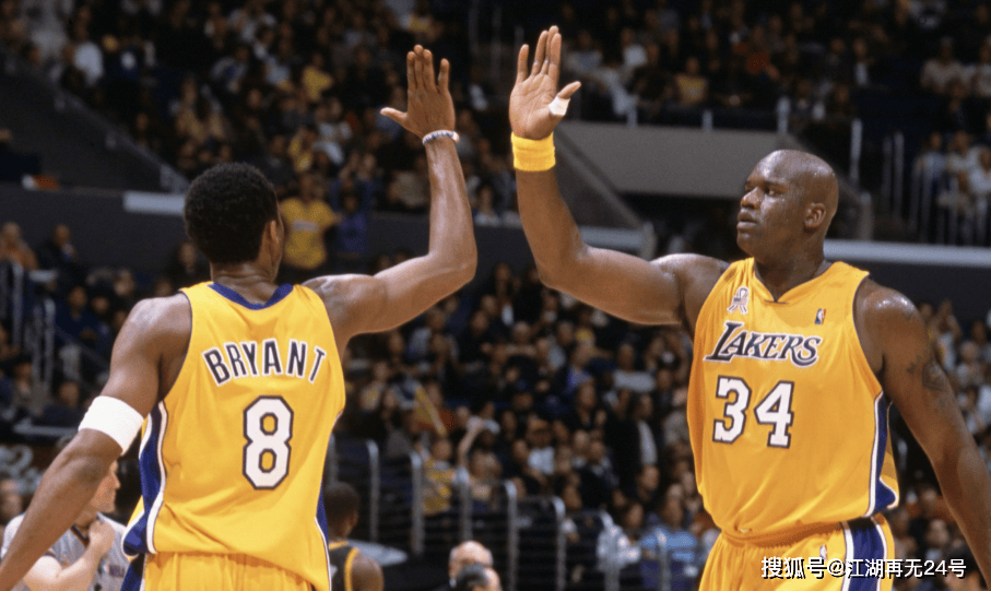 欧冠战报：格鲁克双响，阿贾克斯4-2逆转卡拉巴克收获首胜（欧冠快讯：格鲁克梅开二度 阿贾克斯4-2逆转卡拉巴克迎来首胜）