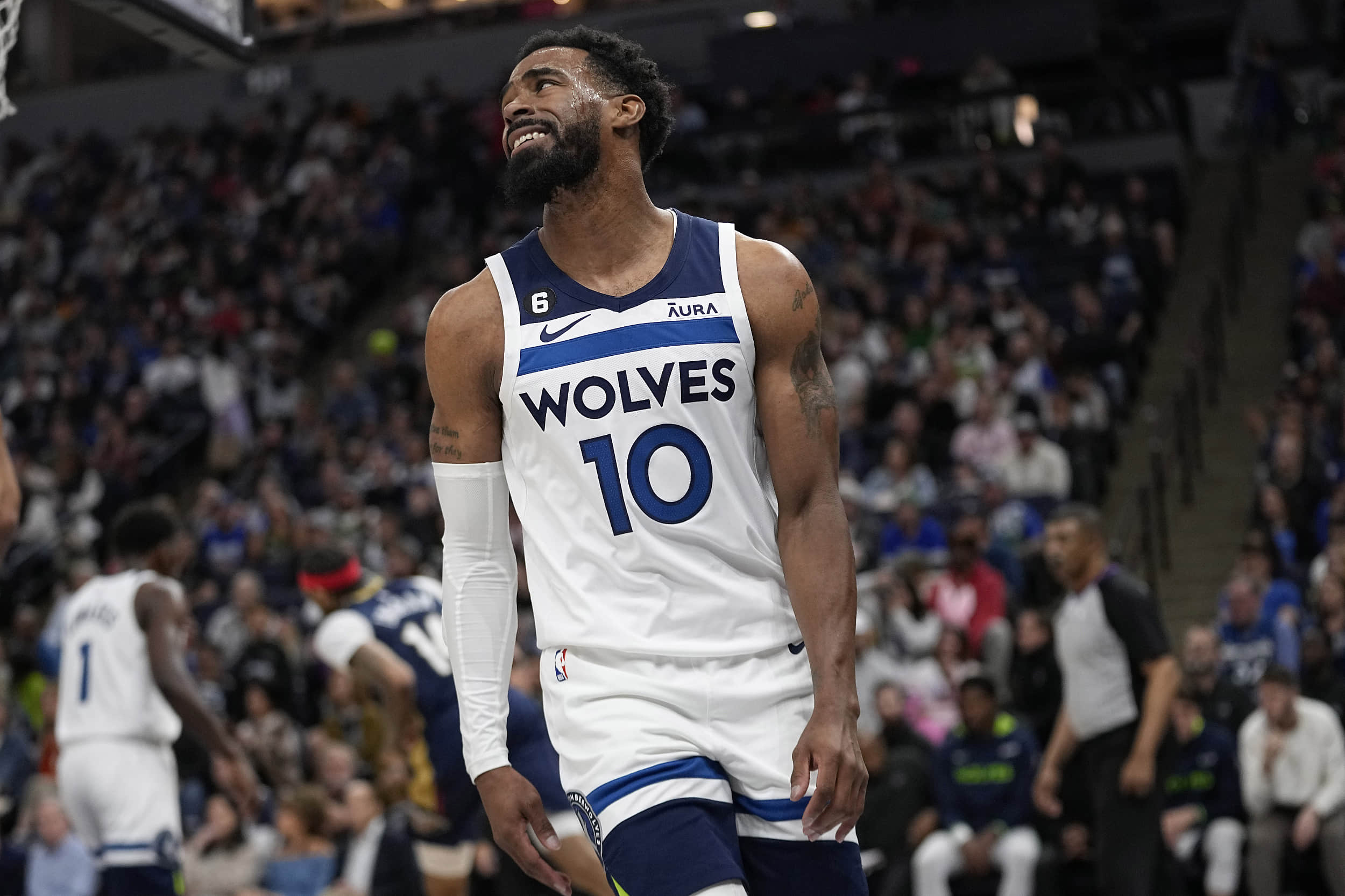 TA：球员版长袖球衣全面回归，实现从性能到美学的个性表达（TA：球员版长袖战袍回归，从性能到美学全面释放个性）