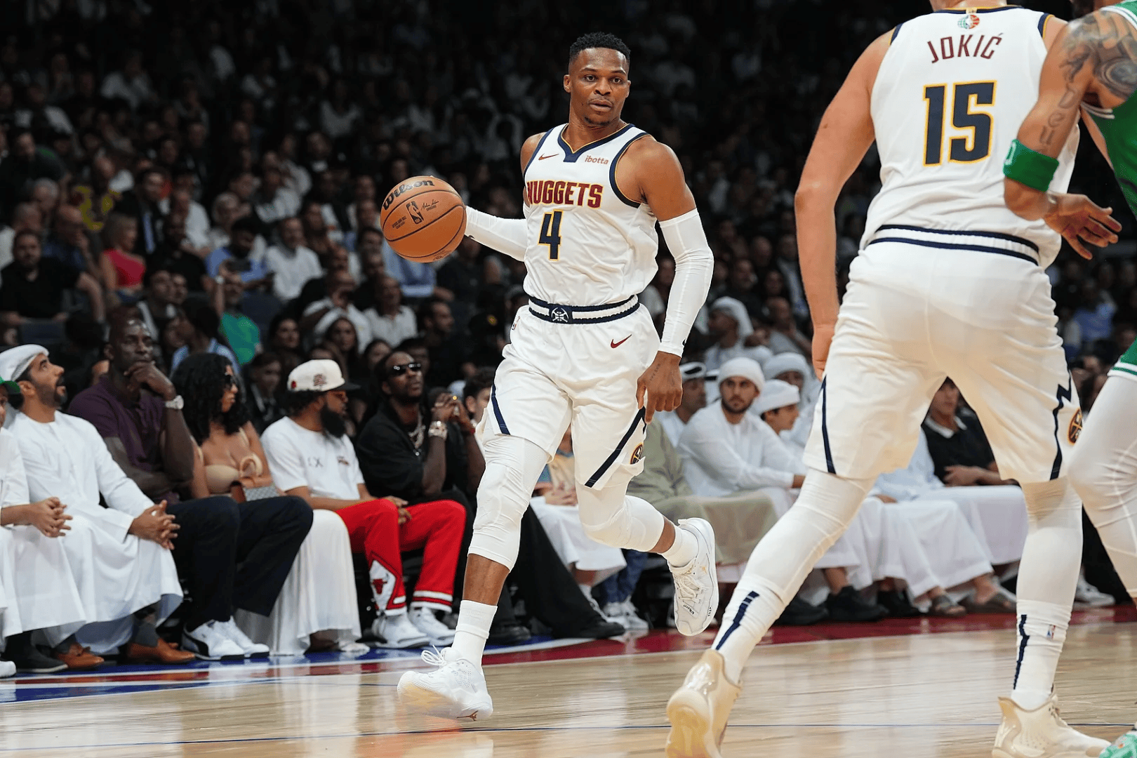 心系老东家，维尼修斯晒穿达尼洛弗拉门戈13号球衣打游戏（情牵旧主，维尼修斯晒身穿达尼洛弗拉门戈13号球衣打游戏）