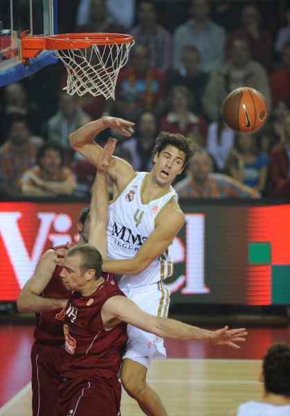 巴萨和毕包晚入场，世体：若再犯西足协将罚款两队并禁赛主帅（巴萨与毕包入场迟到，世体：再犯西足协将罚款并停赛主帅）