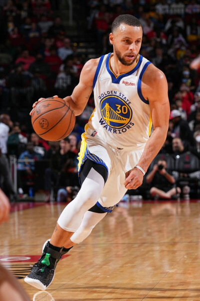 独行侠半场66-56领先掘金，弗拉格22分约基奇13分（半场战罢，独行侠以66-56领先掘金，弗拉格22分、约基奇13分）