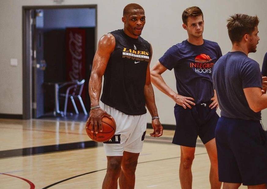 仅次于法蒂和亚马尔，萨特帕耶夫是欧冠第三年轻的进球者（萨特帕耶夫成为欧冠史上第三年轻的进球者，仅次于法蒂与亚马尔）