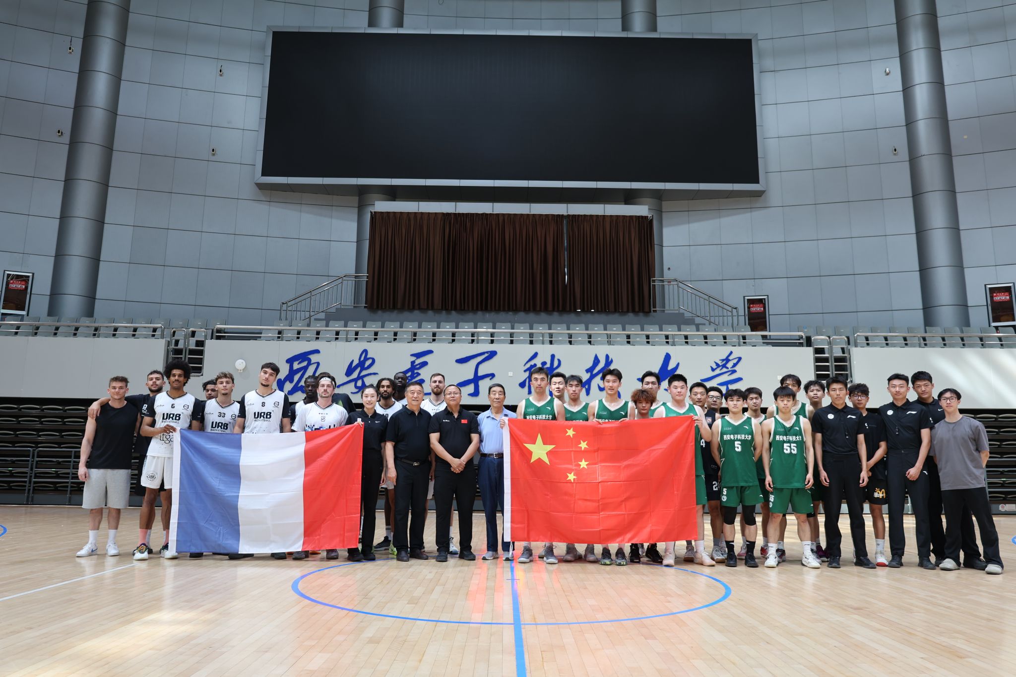 六战全胜，欧冠官方晒阿森纳战绩：谁还能阻止他们？（六连胜！欧冠官媒晒出阿森纳战绩：谁能阻挡他们的脚步？）