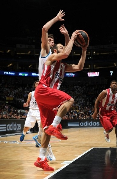 英超官网盘点历届圣诞冠军赛季战绩：阿森纳此前四次均丢冠（英超官网回顾历年圣诞榜首赛季表现：阿森纳四次领跑均无缘冠军）