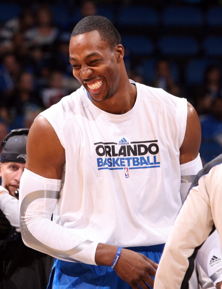 传闻：切尔西和阿森纳领跑马赛前锋罗比尼奥-瓦斯争夺战（据悉，切尔西与阿森纳在马赛前锋罗比尼奥-瓦斯的引进竞赛中占据领先）